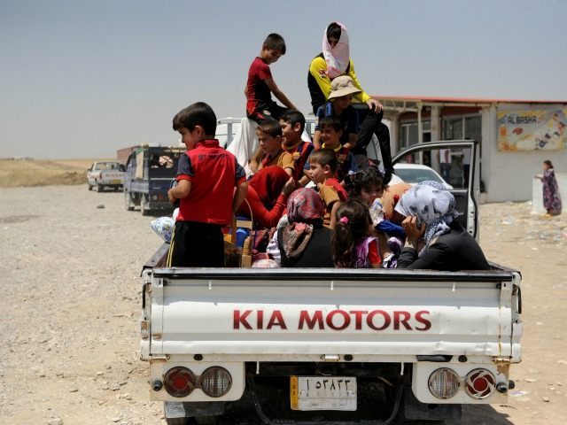 Yazidis-flee-from-Iraq-AFP.jpg