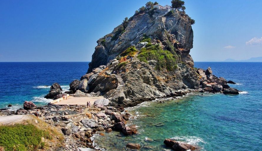 Iglesia-de-Mama-Mia-Skopelos-Grecia-889x515.jpg