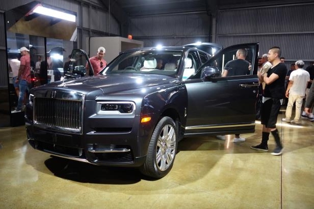 2019-rolls-royce-cullinan-24-jpg__523309_.jpg